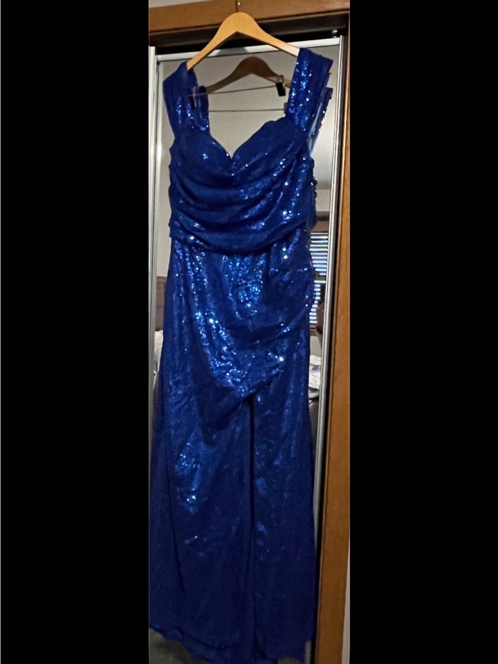 Elegant Off-Shoulder Sequin Evening Gown in Royal Blue - Picture 4 of 4